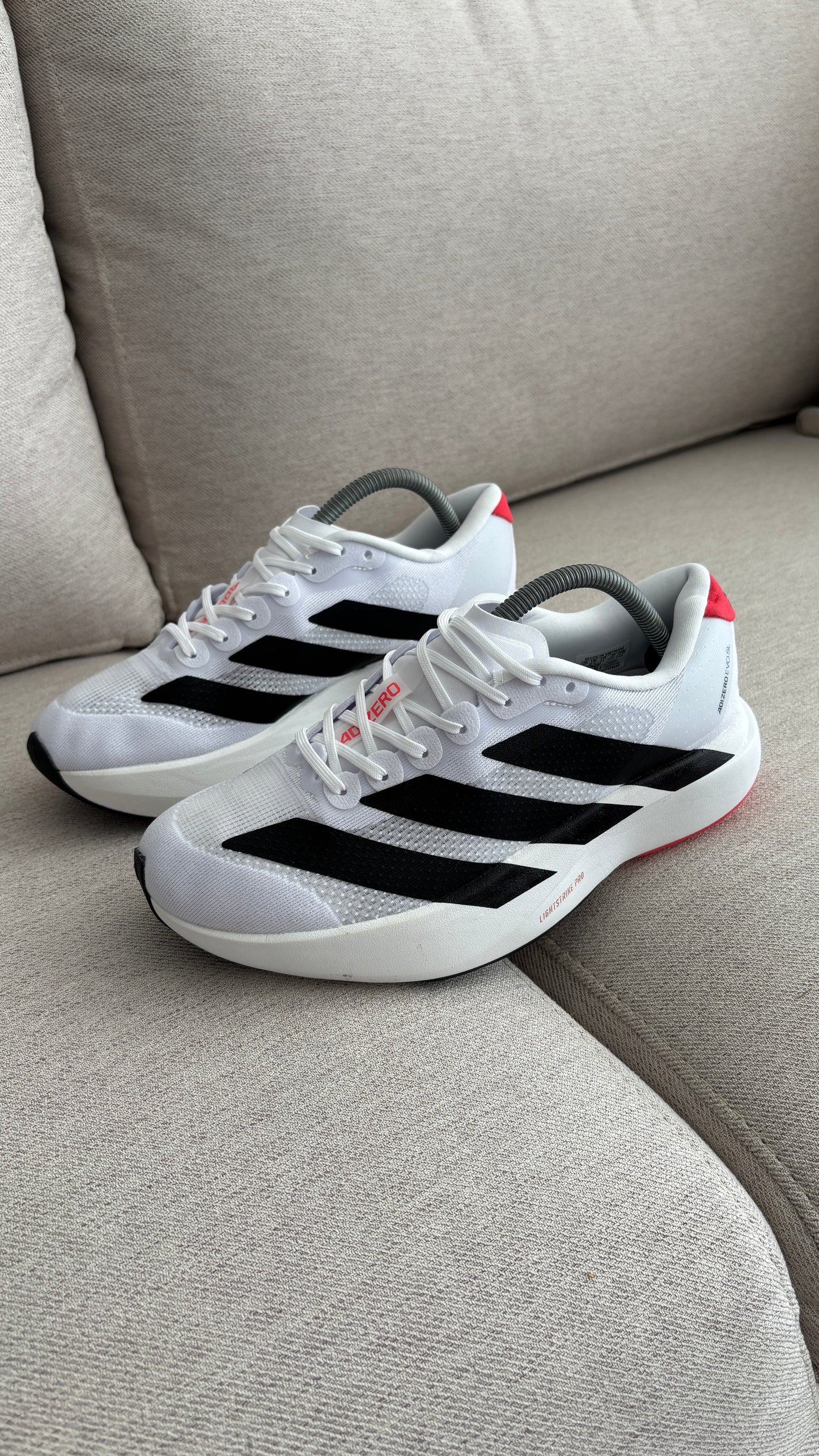 ADIZERO BLANCO NEGRO ROJO