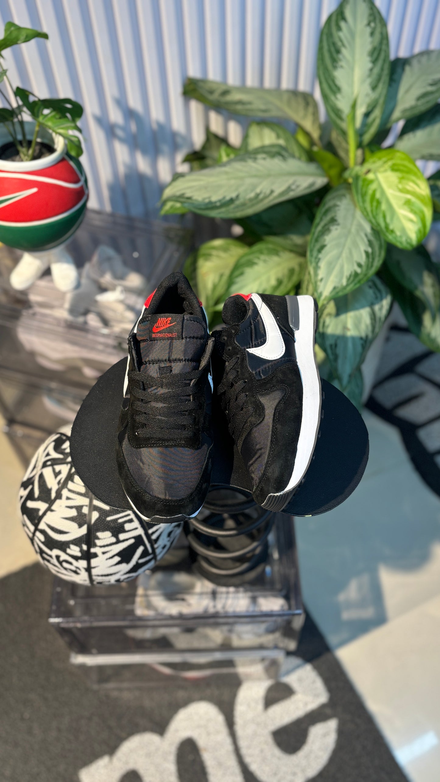 NIKE INTERNACIONAL NEGRO ROJO