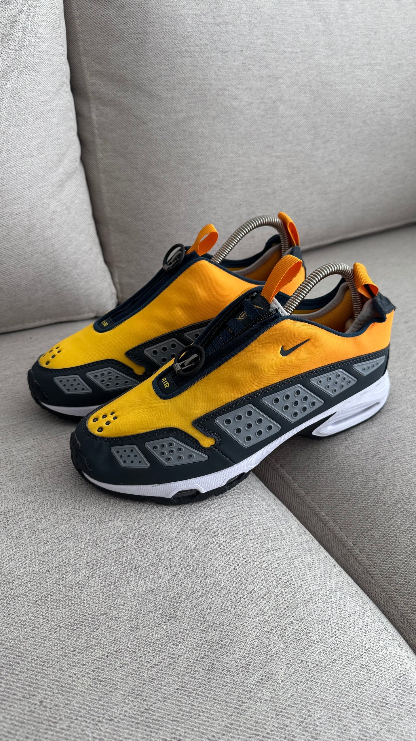 NIKE SUNDER NARANJA NEGRO