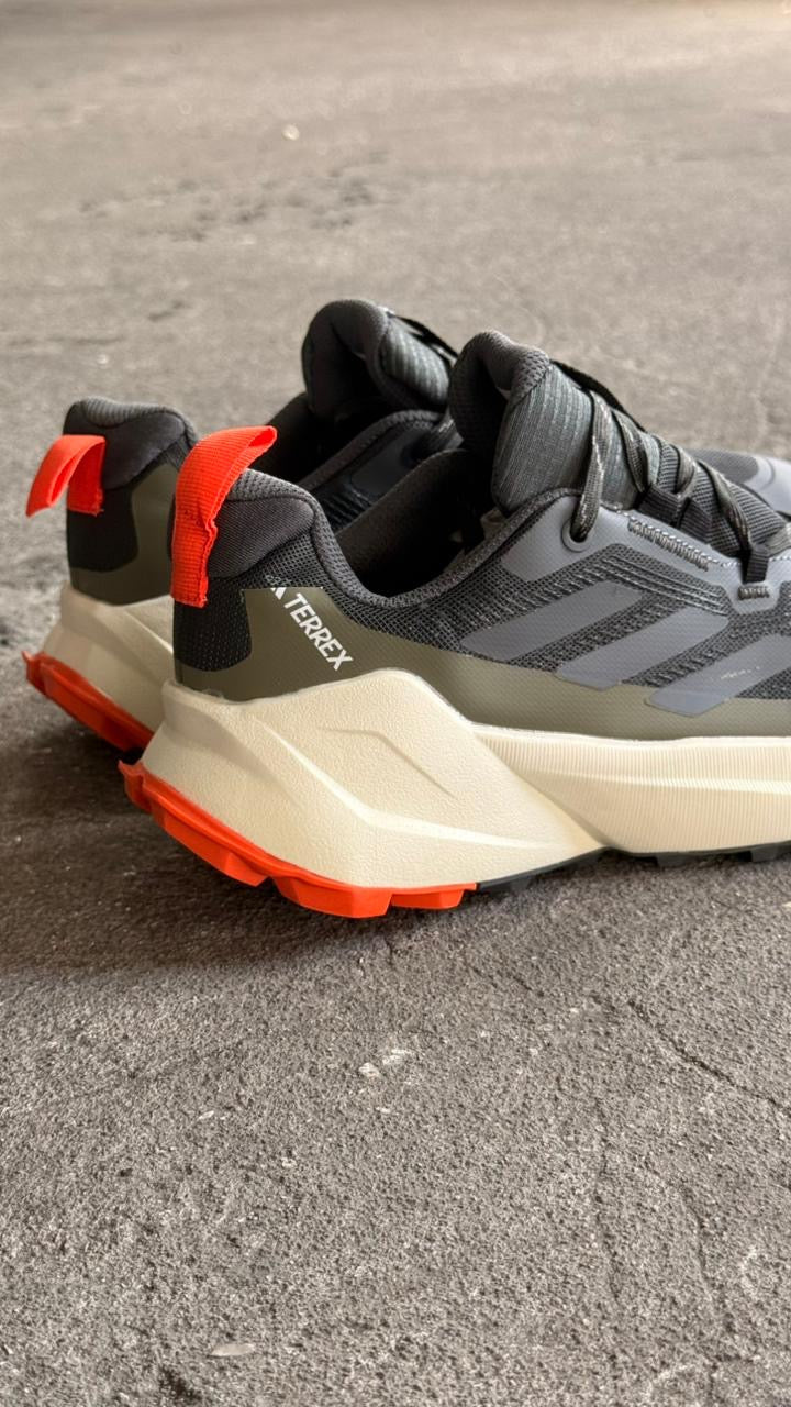 ADIDAS TERREX 2025 GRIS BLANCO