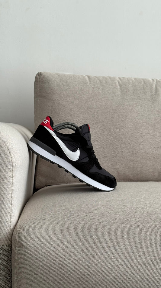 NIKE INTERNACIONAL NEGRO ROJO