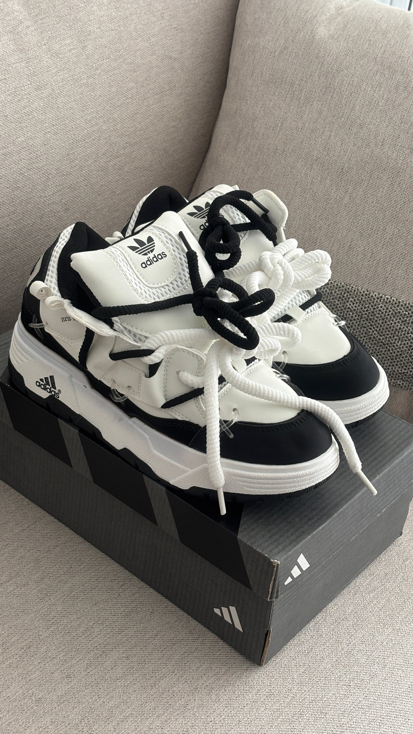 NEW SHITA BLANCO NEGRO