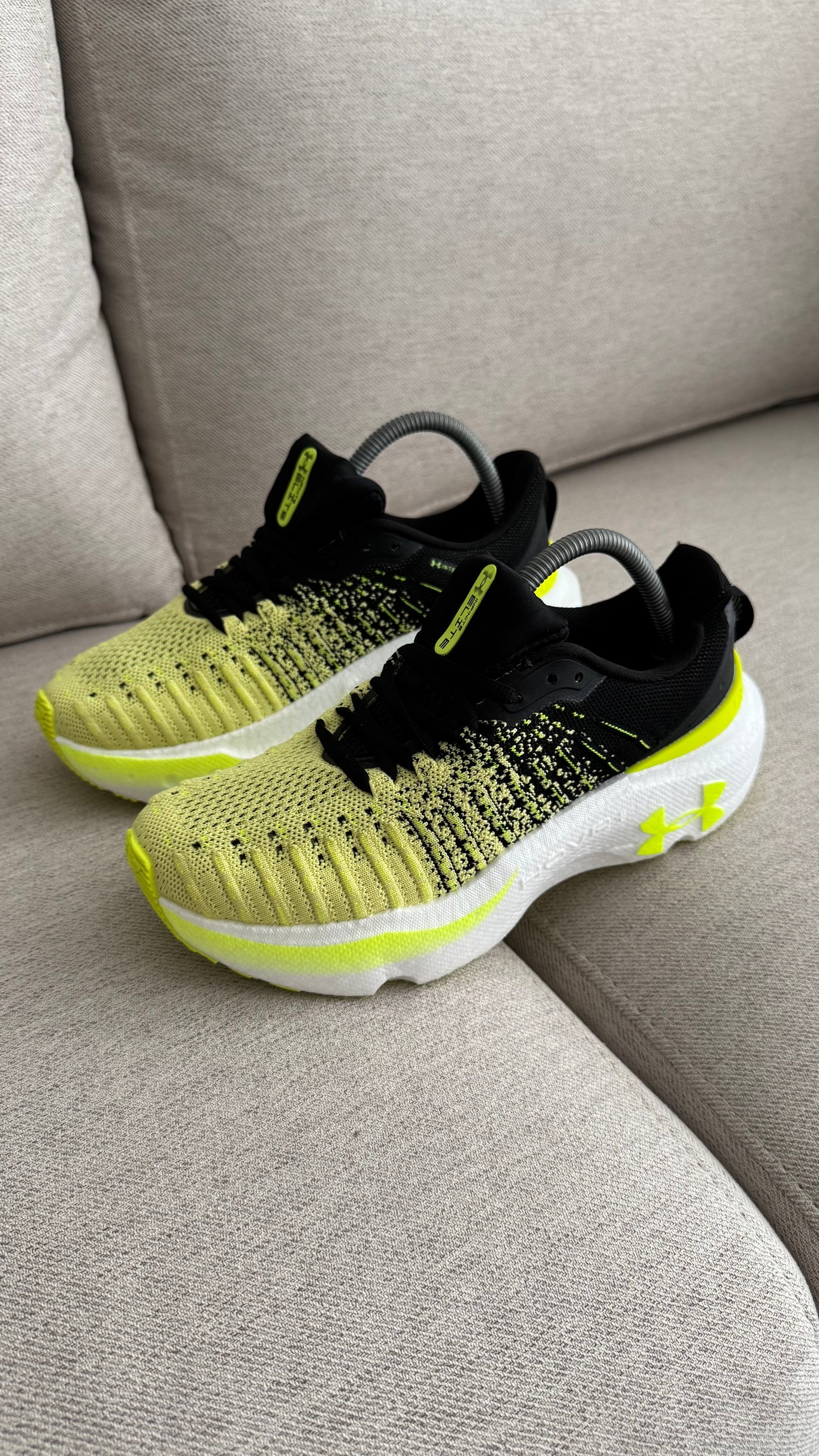 UNDER AMOUR NEGRO VERDE