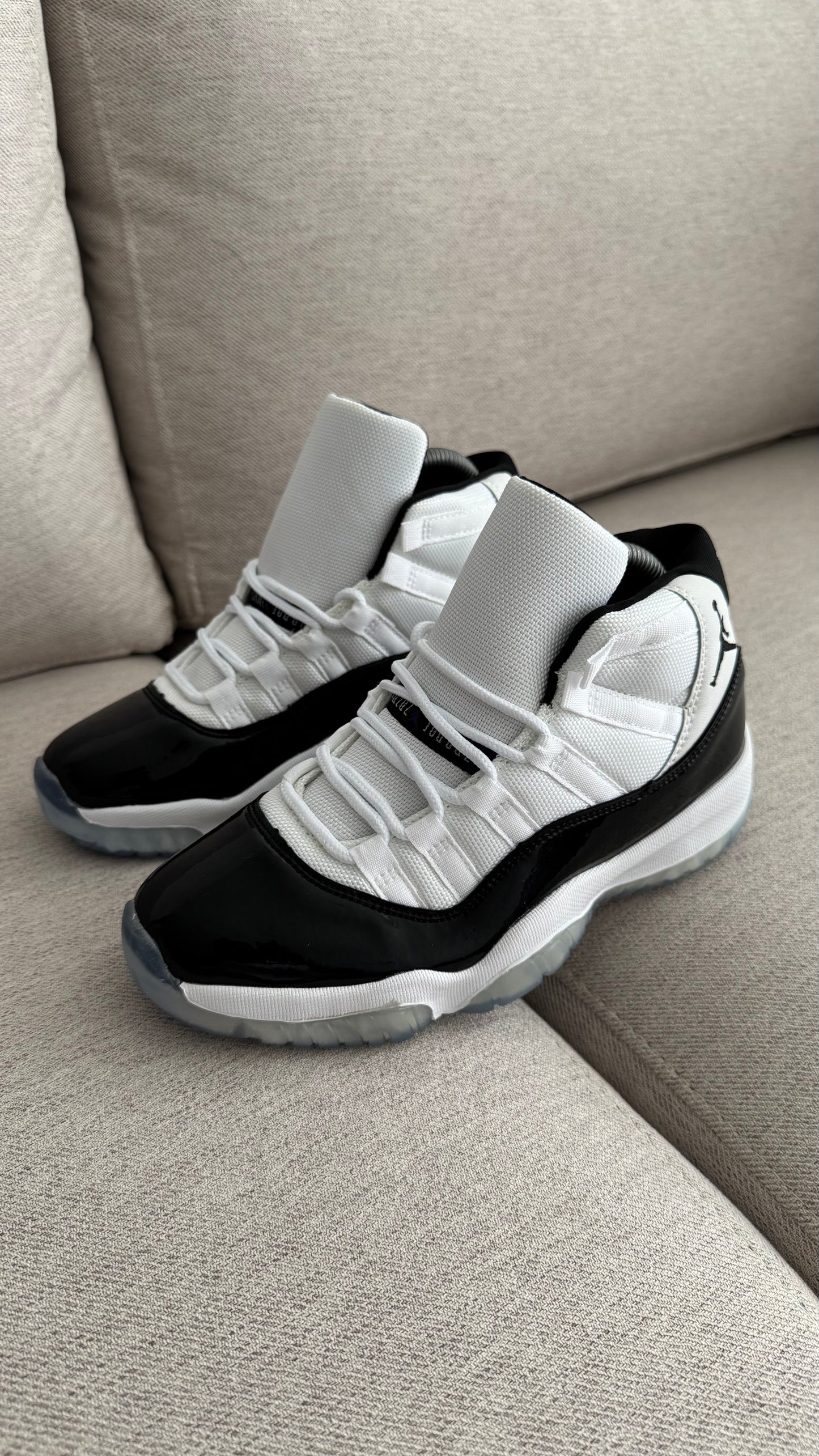 NIKE RETRO 11 BLANCO NEGRO
