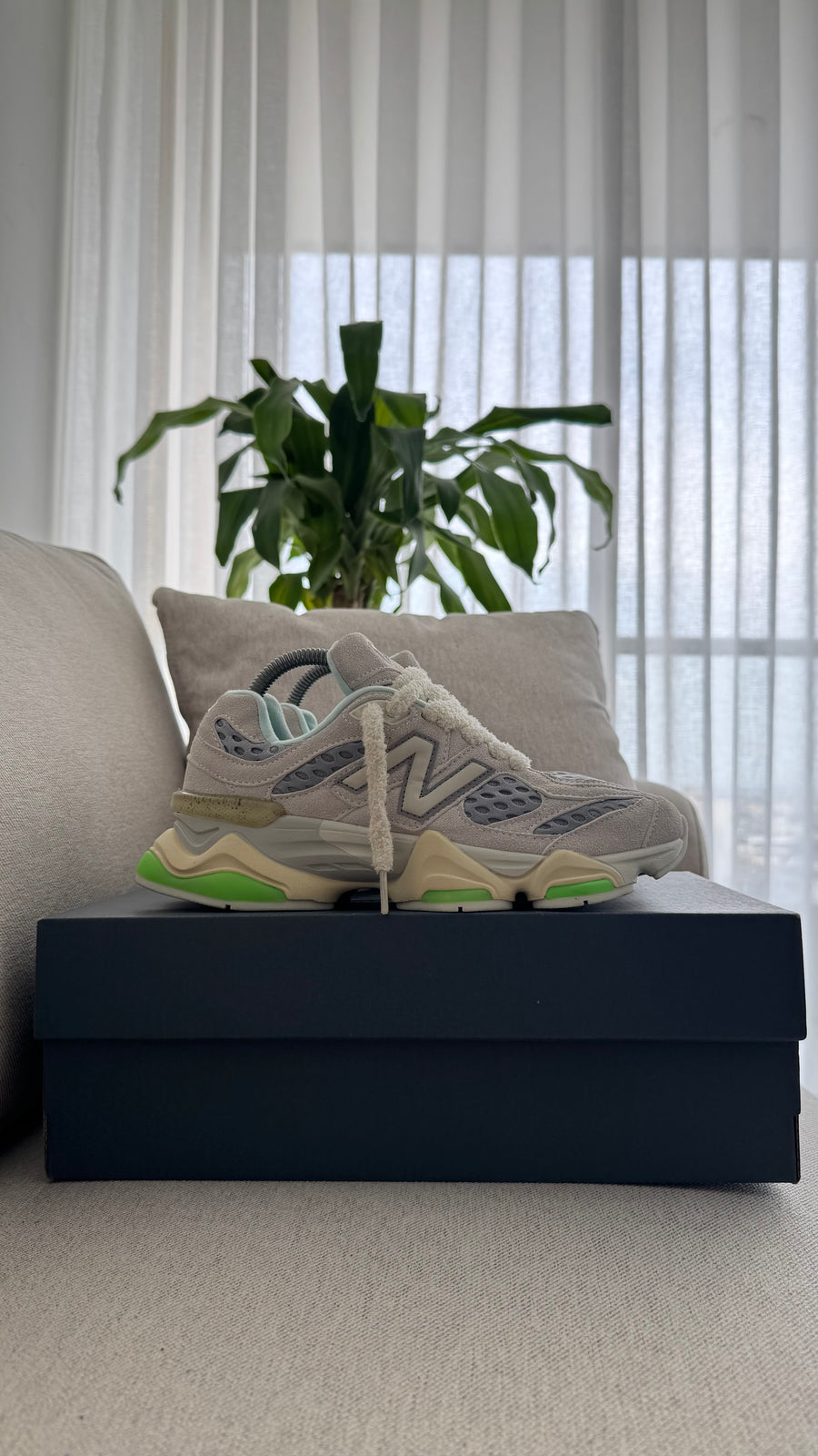 NEW BALANCE 9060 GRIS PRINT VERDE