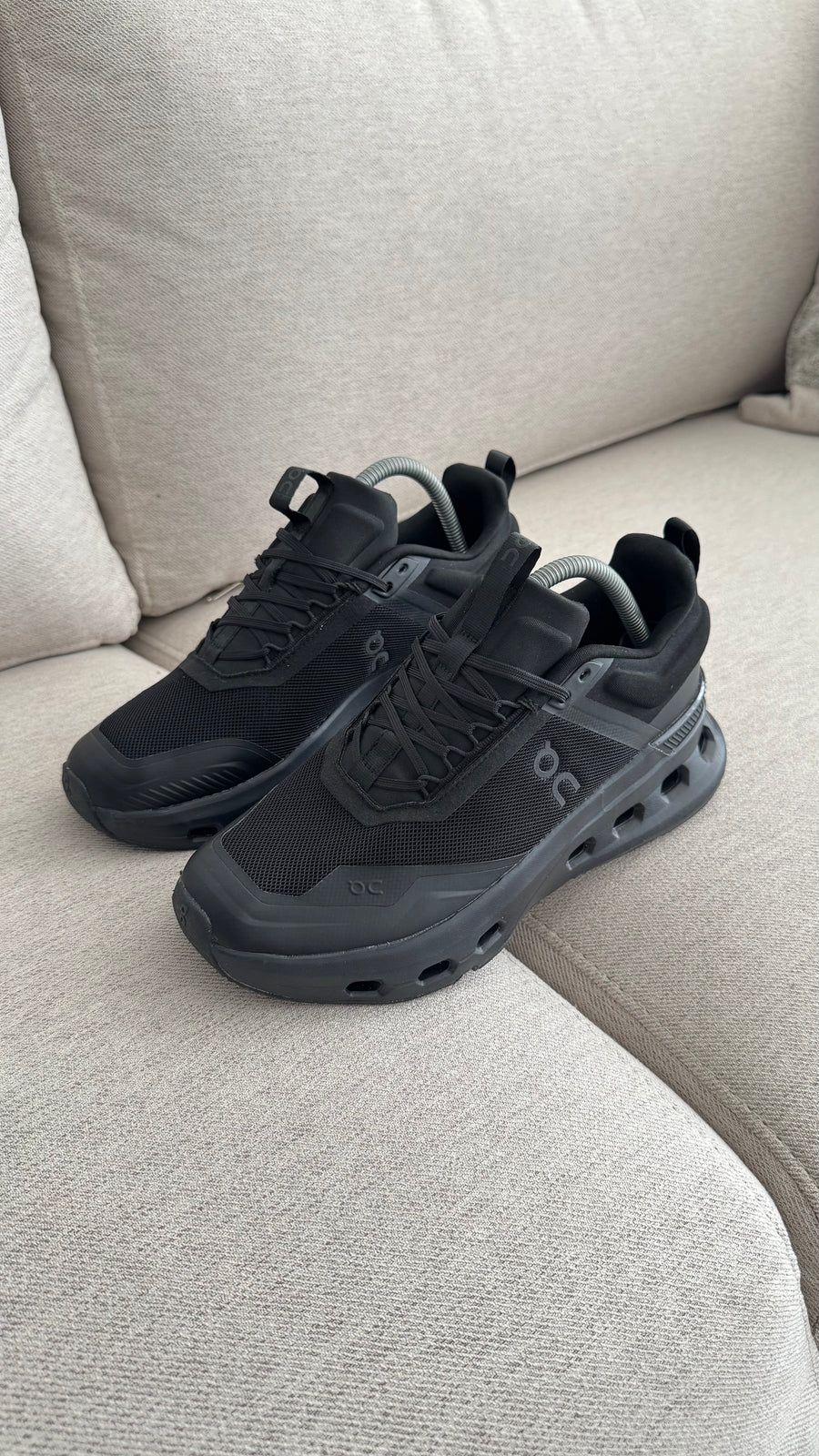 ON CLOUD NEGRO