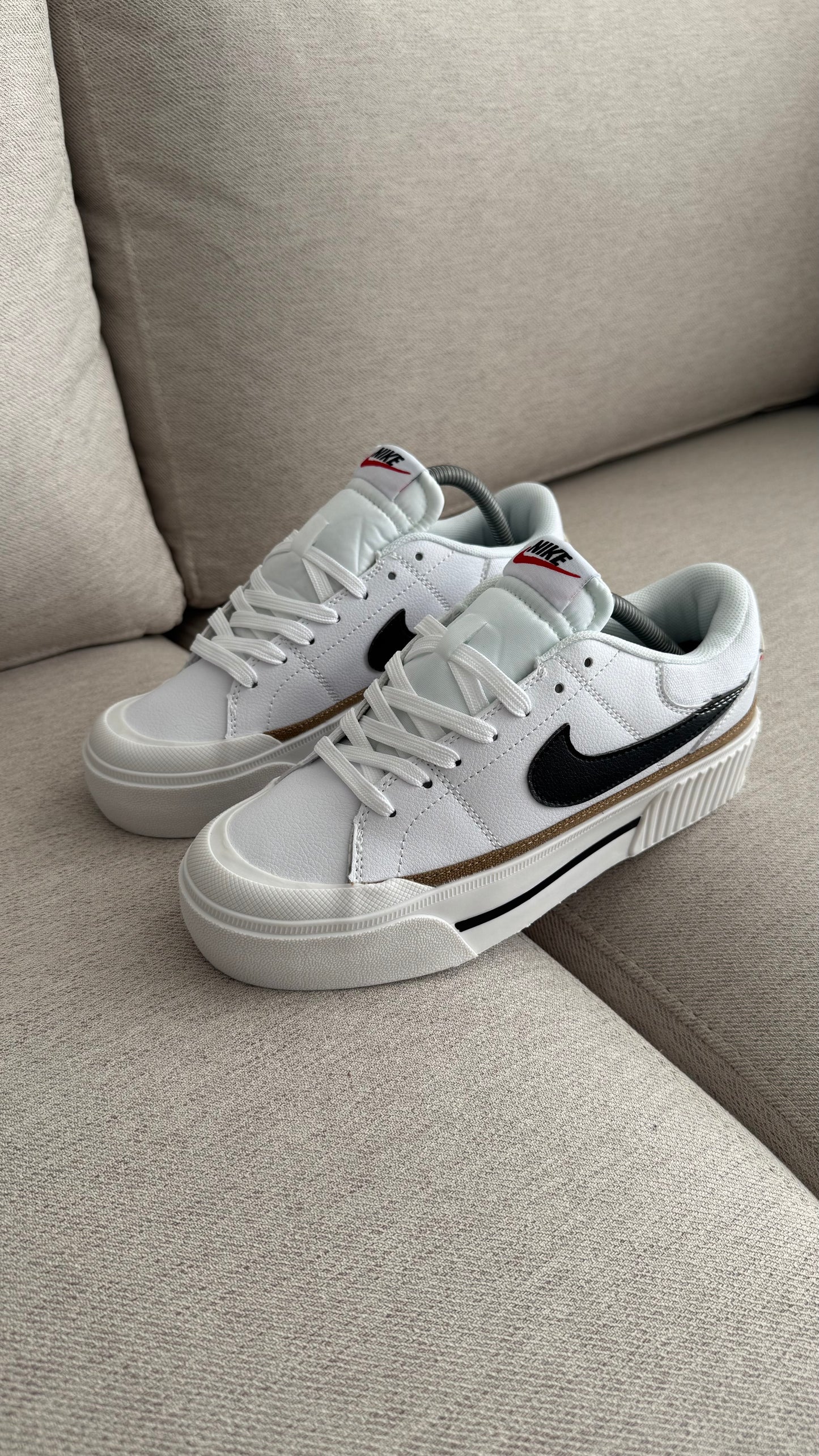 NIKE LEGACY BLANCO NEGRO PROMO