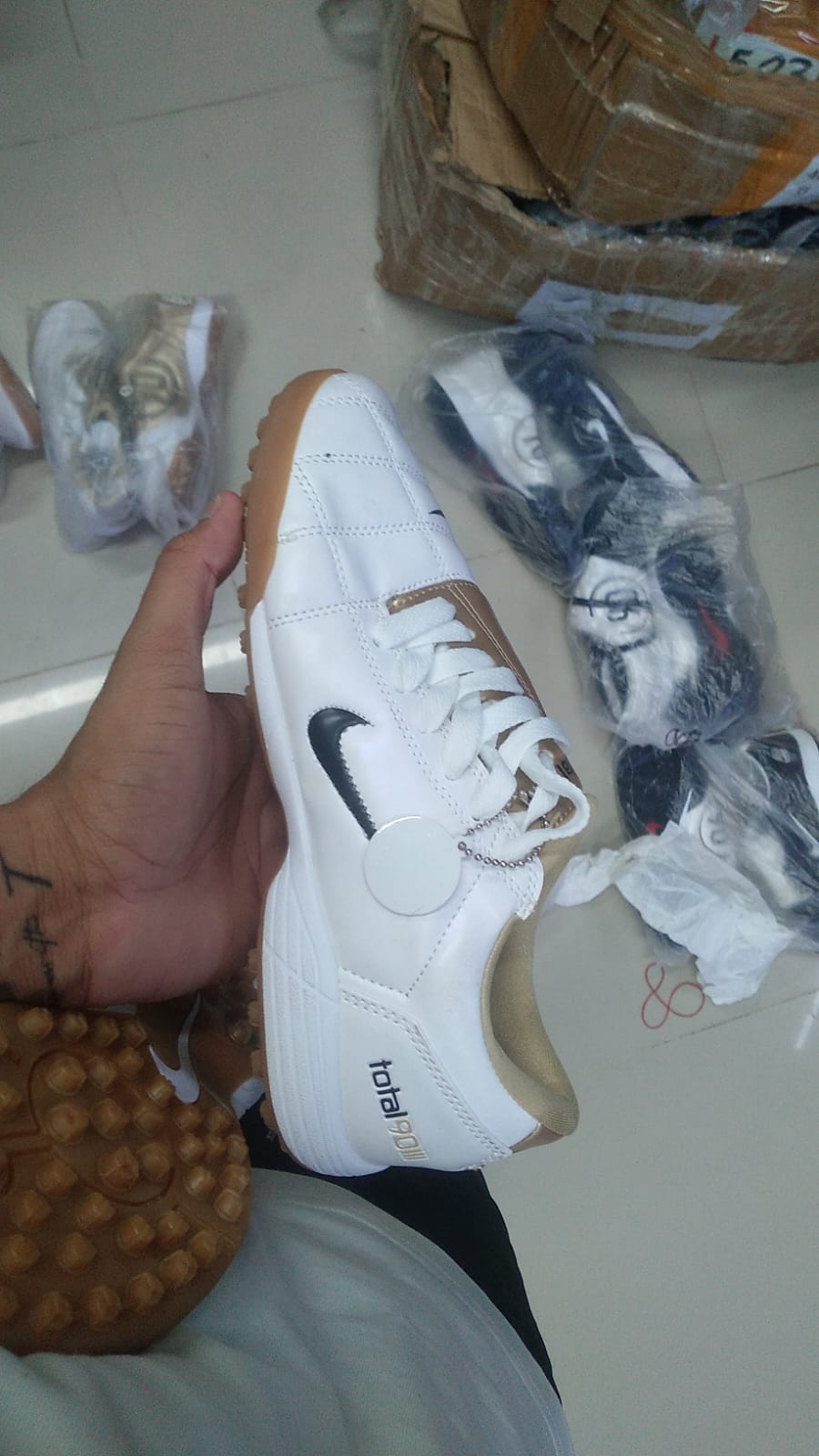 GUAYO SINTETICA NIKE BLANCO DORADO PROMO MASTER