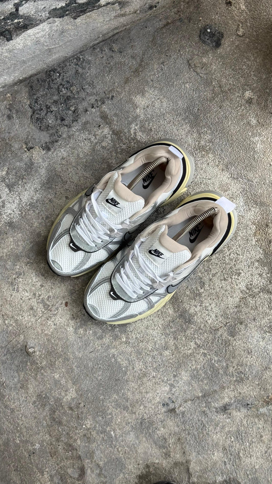 NIKE V2K CAFE 26