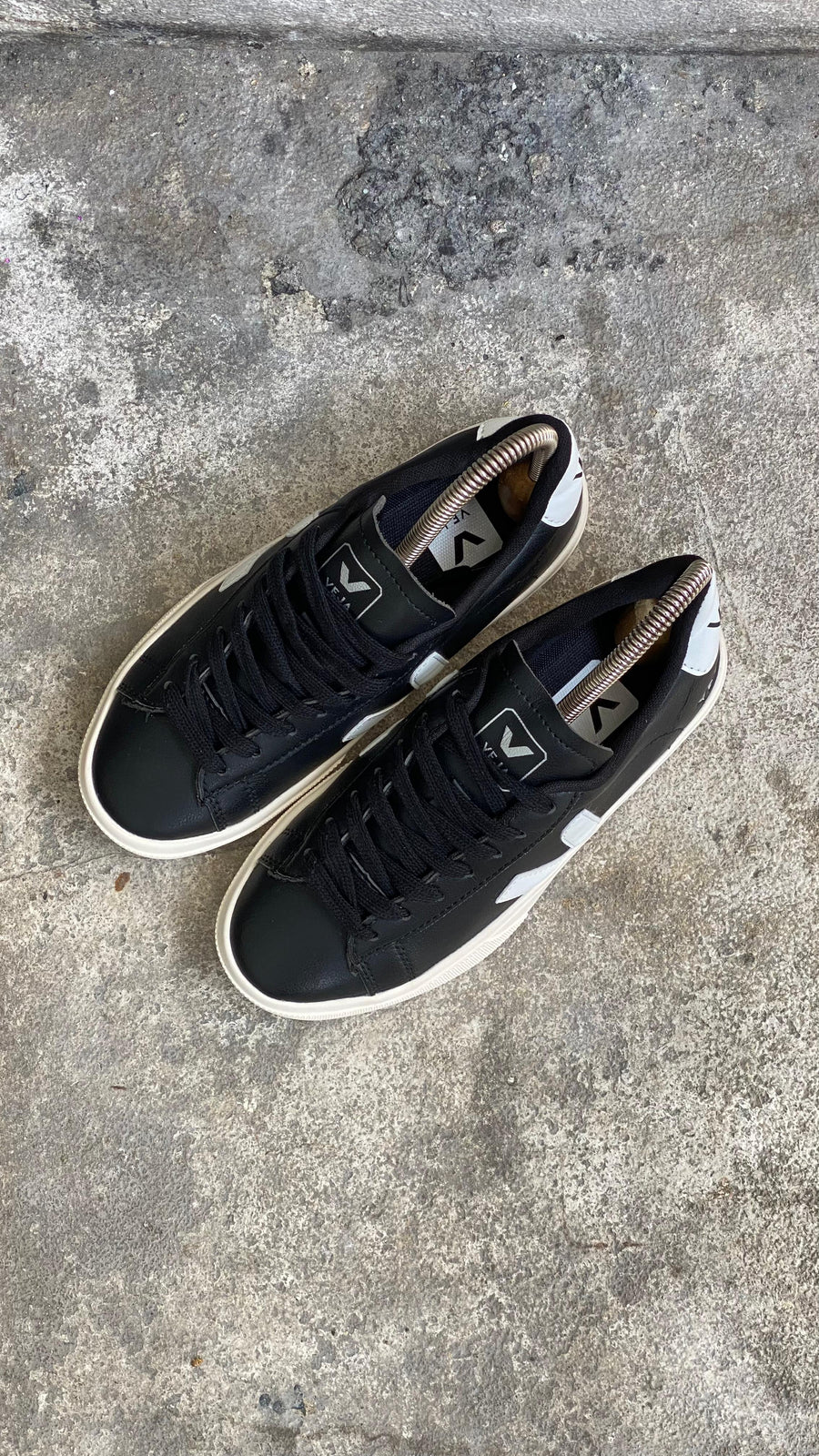 VEJA NEGRO BLANCO PROMO