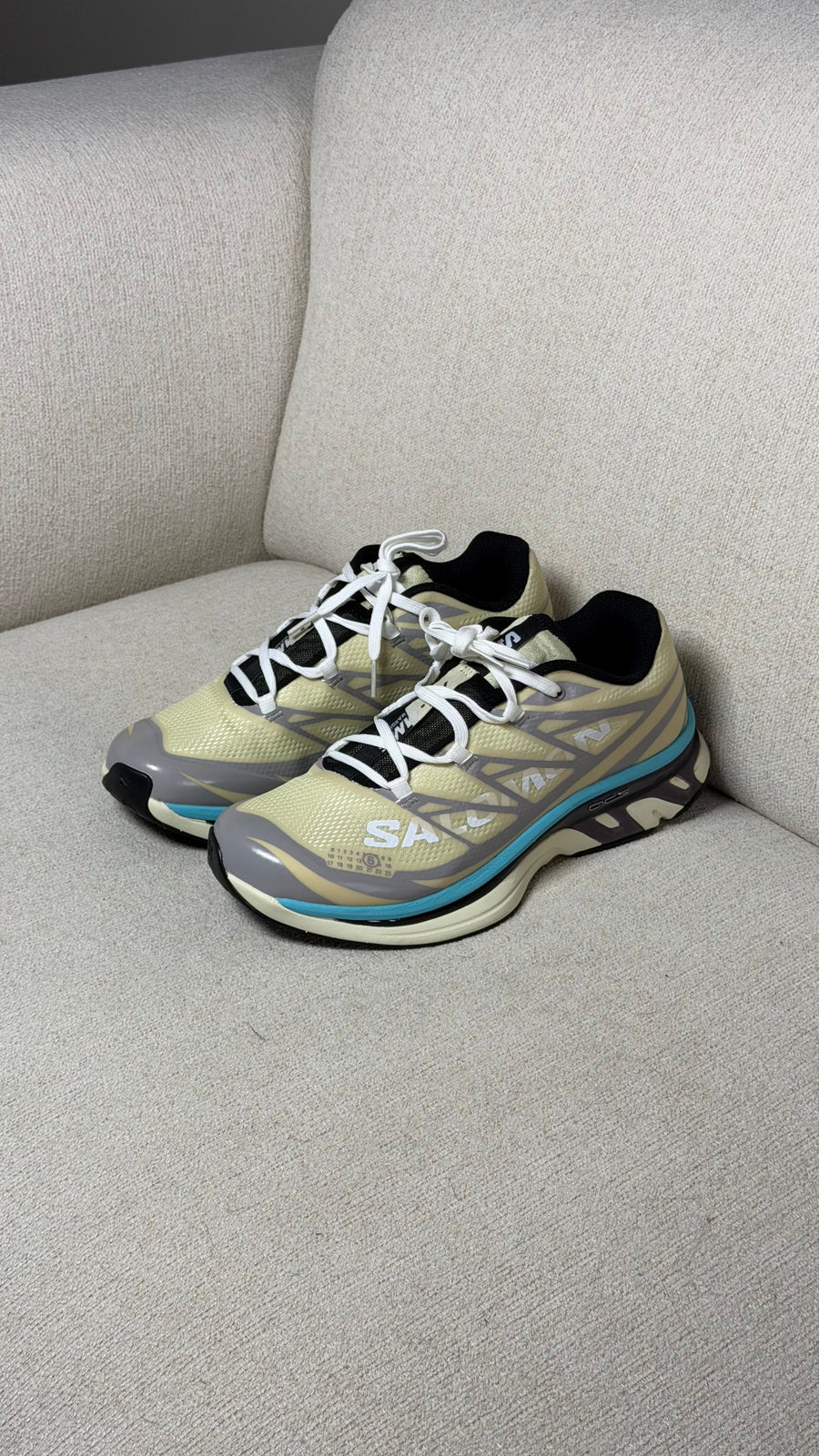 SALOMON TENNIS BEIGE AZUL