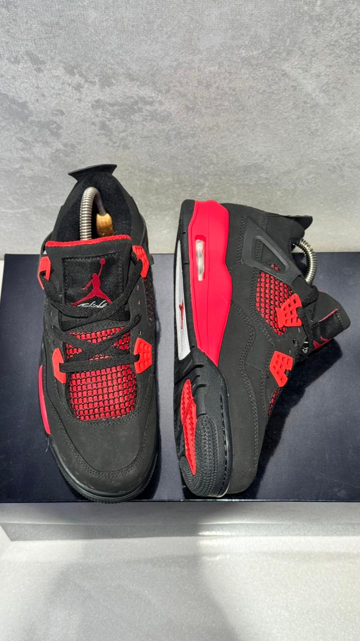 JORDAN RETRO 4 NEGRA ROJA PROMO