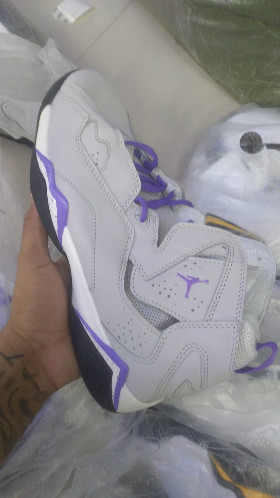 JORDAN RETRO 6 GRIS MORADO PROMO MASTER