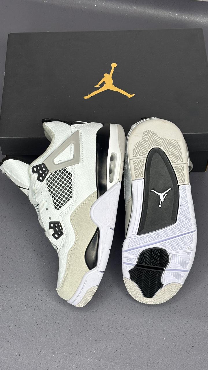 NIKE JORDAN RETRO 4 CREMA