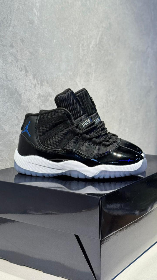 JORDAN RETRO 11 NEGRA BLANCA NIÑOS