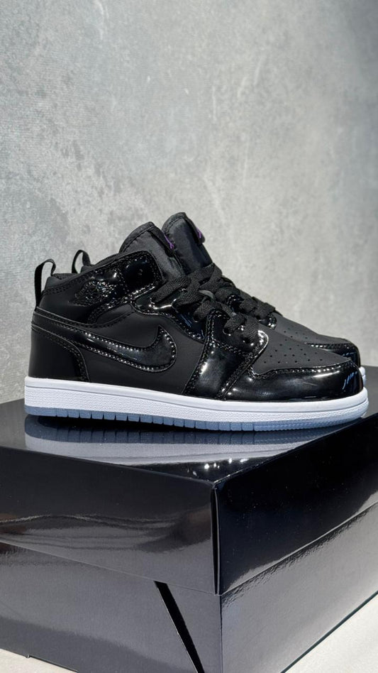 JORDAN RETRO 1 CHAROL NEGRA NIÑOS