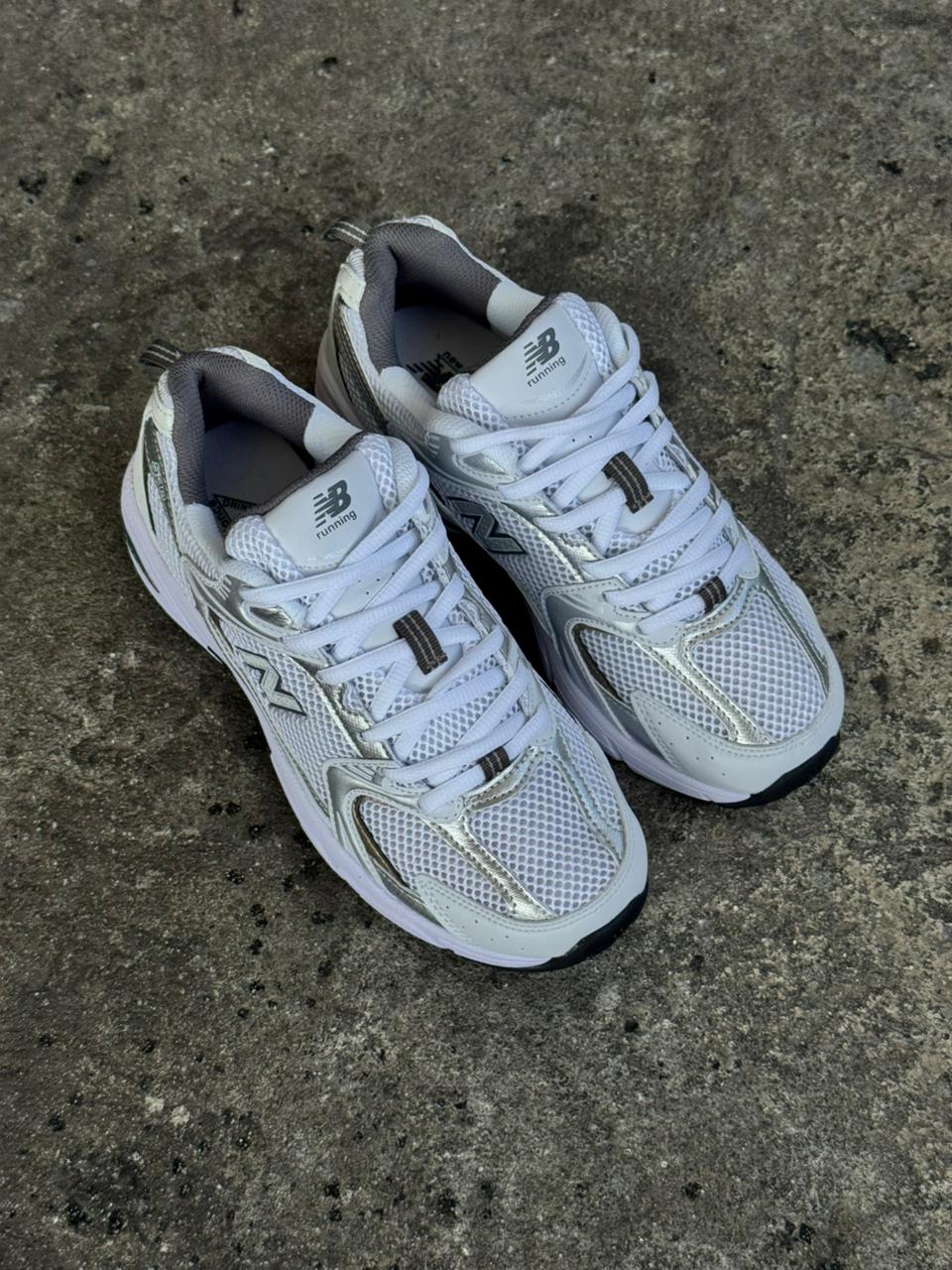 NEW BALANCE 530 PLATA