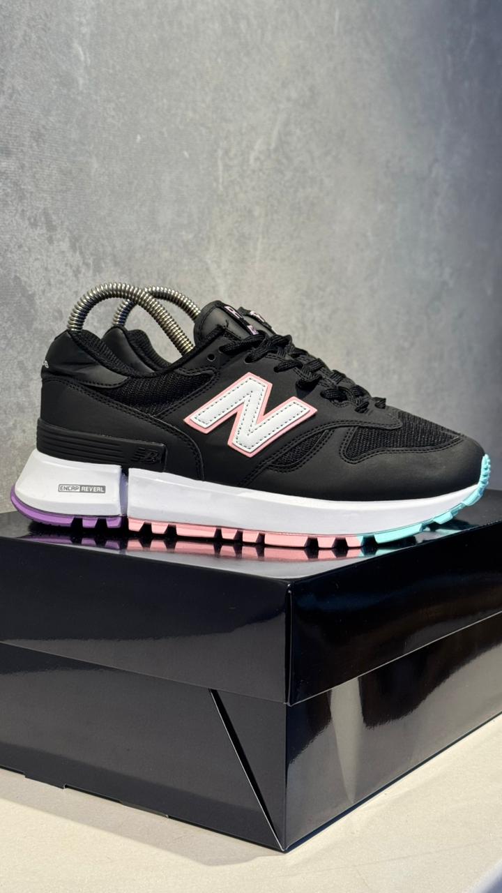 NEW BALANCE 1300 PASTEL NEGRO