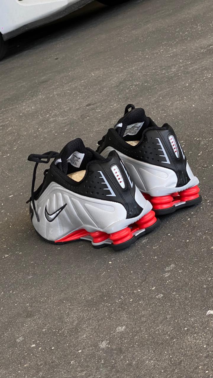 NIKE SHOX TURBO GRIS NEGRO