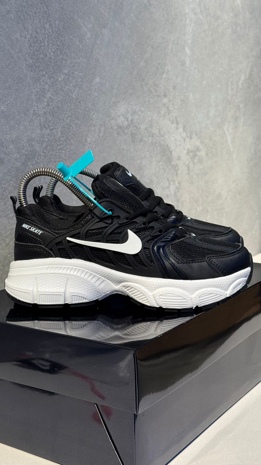 NIKE SKATE 26 NEGRO BLANCO