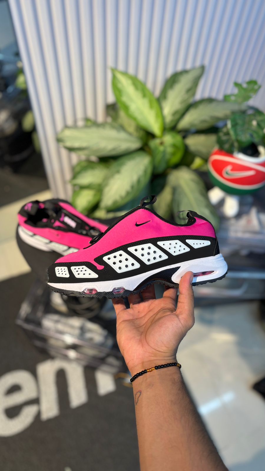 NIKE SUNDER FUCSIA NEGRO