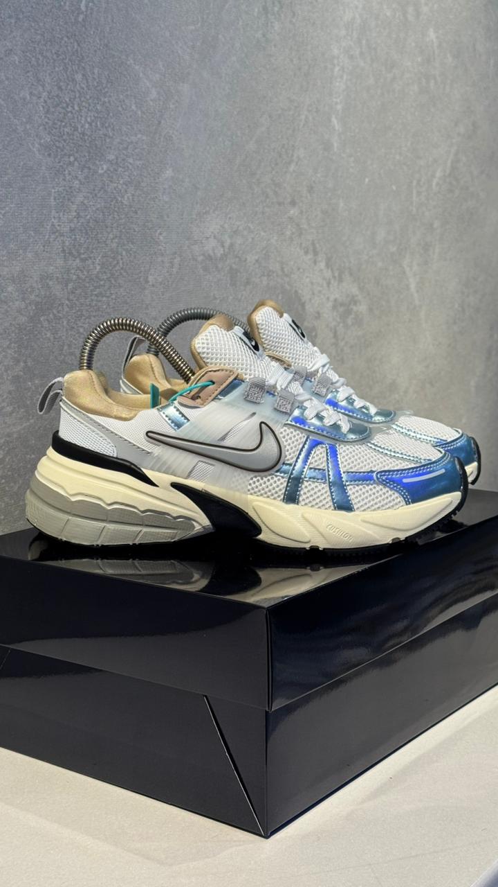 NIKE V2K CAFE 26