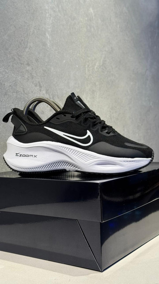 NIKE ZOOM X NEGRO BLANCO CHULO BLANCO