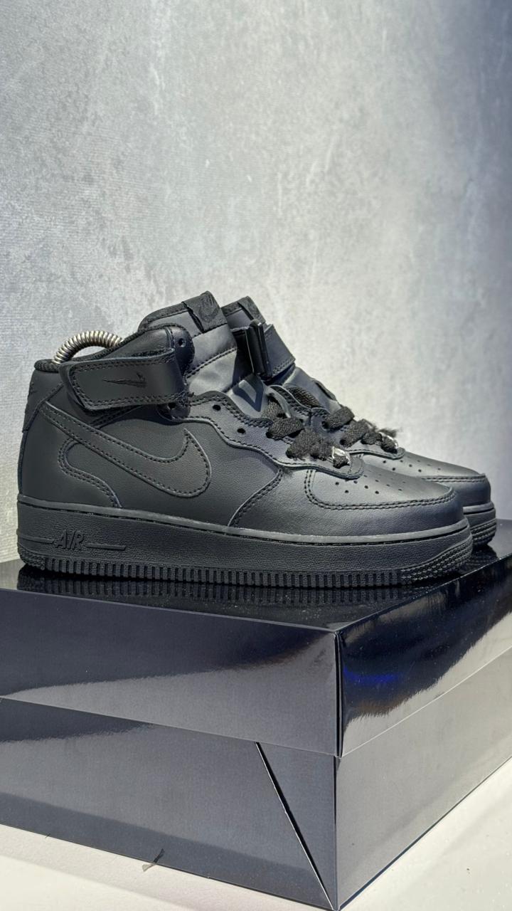 NIKE AF1 BOTA NEGRA