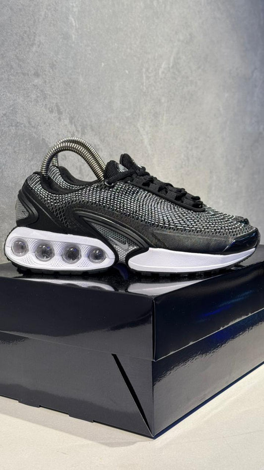 NIKE CAMARA NEGRO BLANCO PROMO