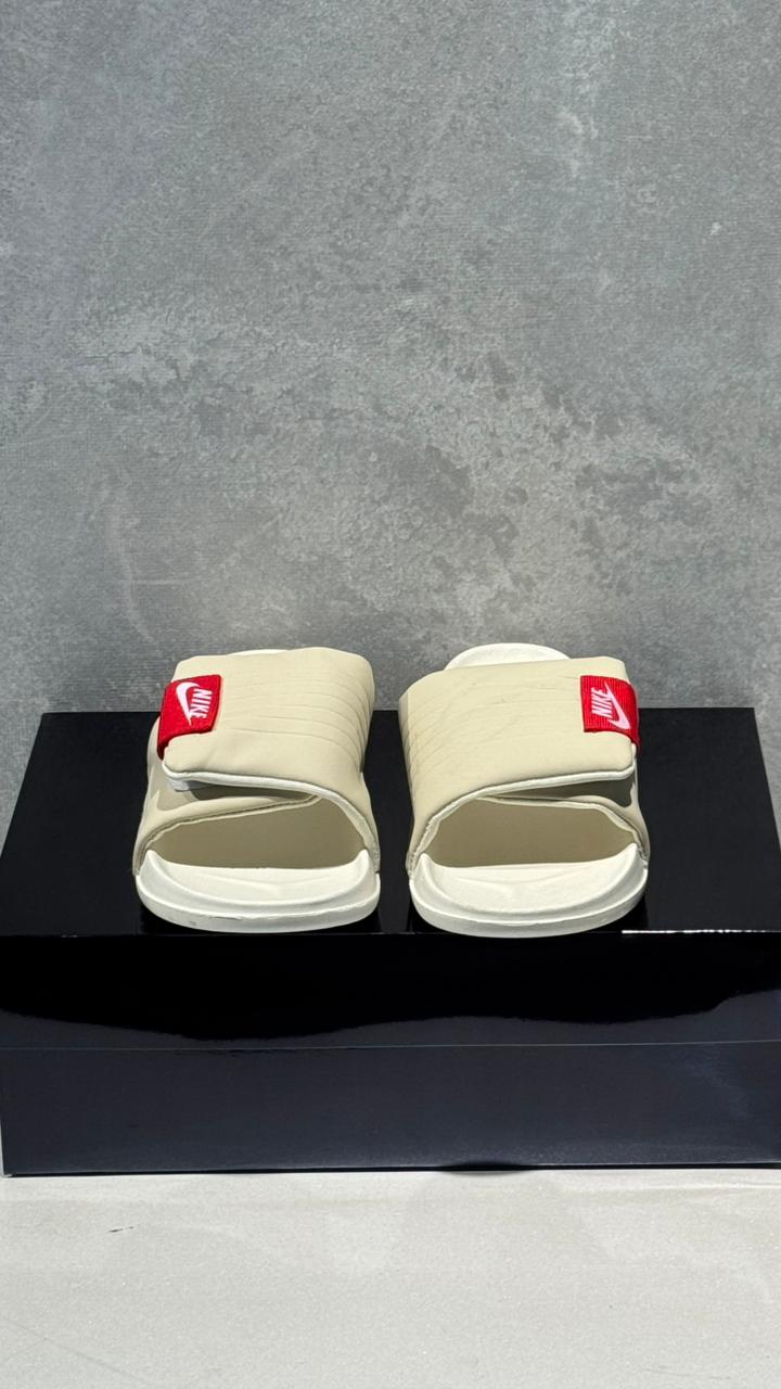 NIKE CHANCLA PANTUFLA BEIGE