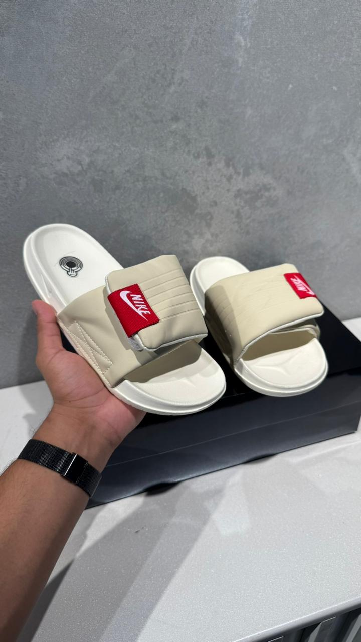 NIKE CHANCLA PANTUFLA BEIGE