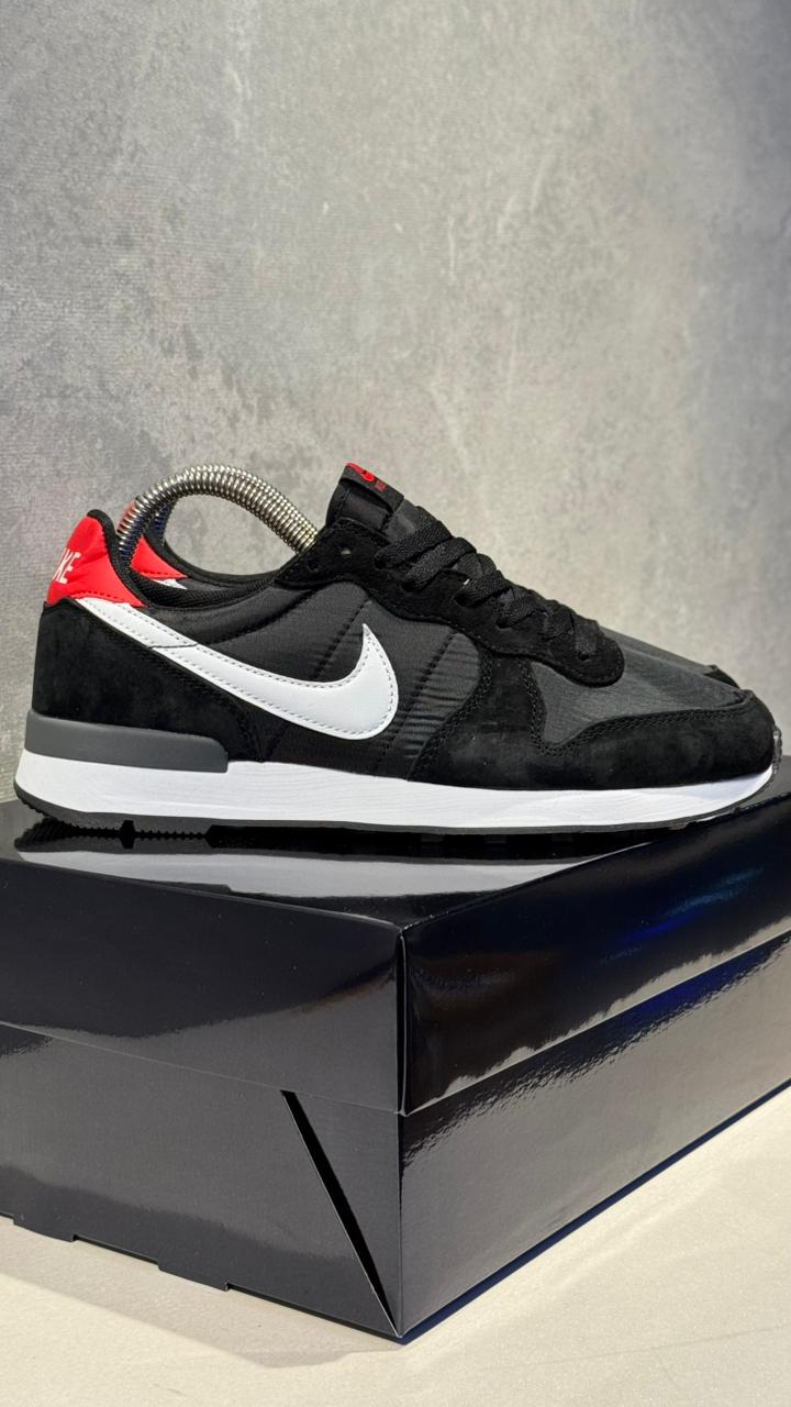NIKE INTERNACIONAL NEGRO ROJO