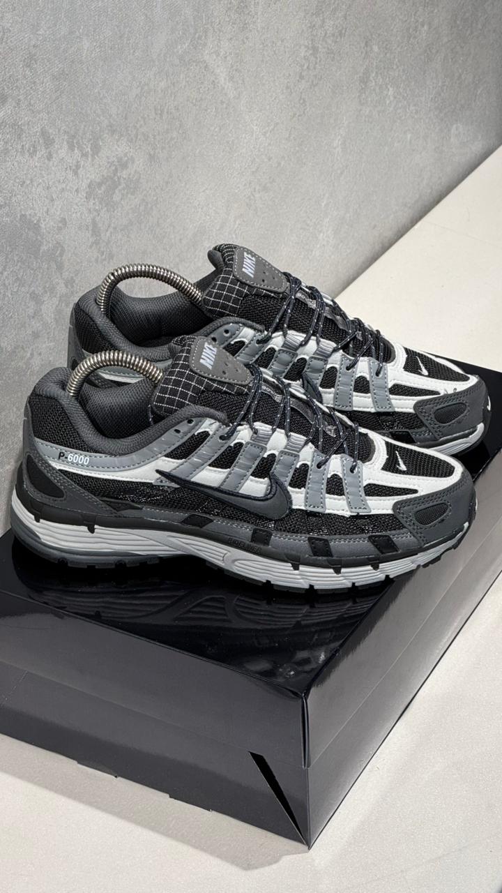 NIKE P6000 NEGRO BLANCO
