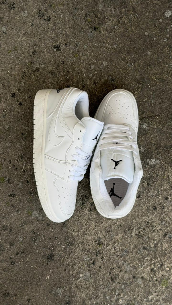 NIKE R1 LOW JORDAN BLANCA