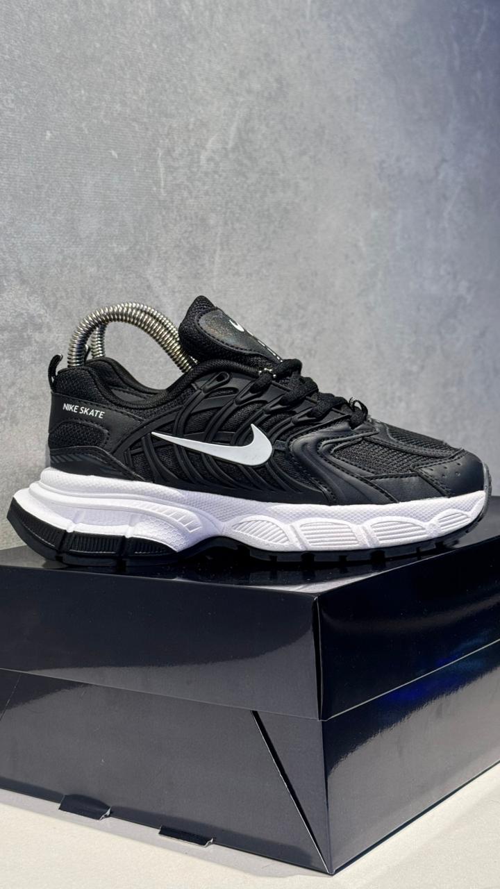 NIKE SKATE NEGRO BLANCO PROMO