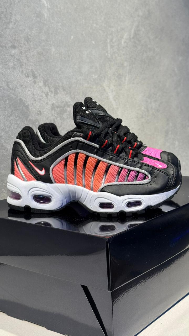 NIKE TAIWILIND NEGRO COLOR NIÑOS