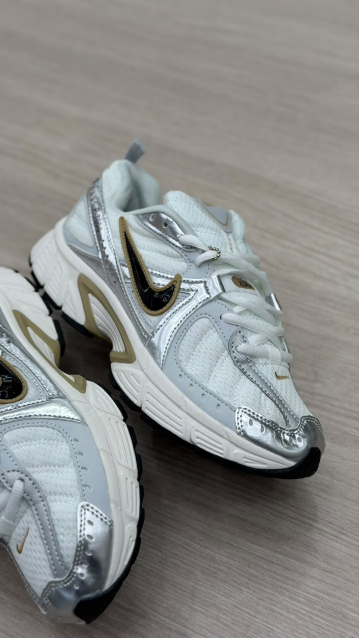 NIKE V3K CHULO NEGRO DORADO