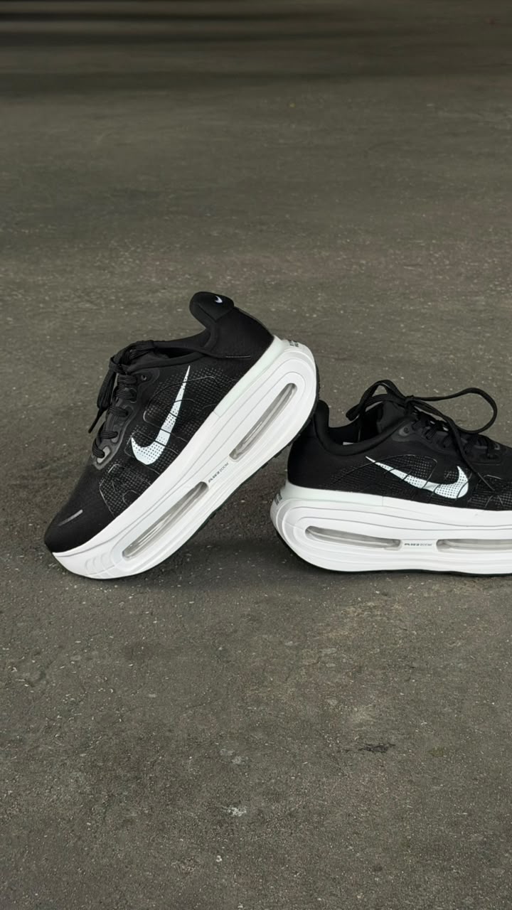 NIKE VOMERO PREMIUM NEGRO BLANCO