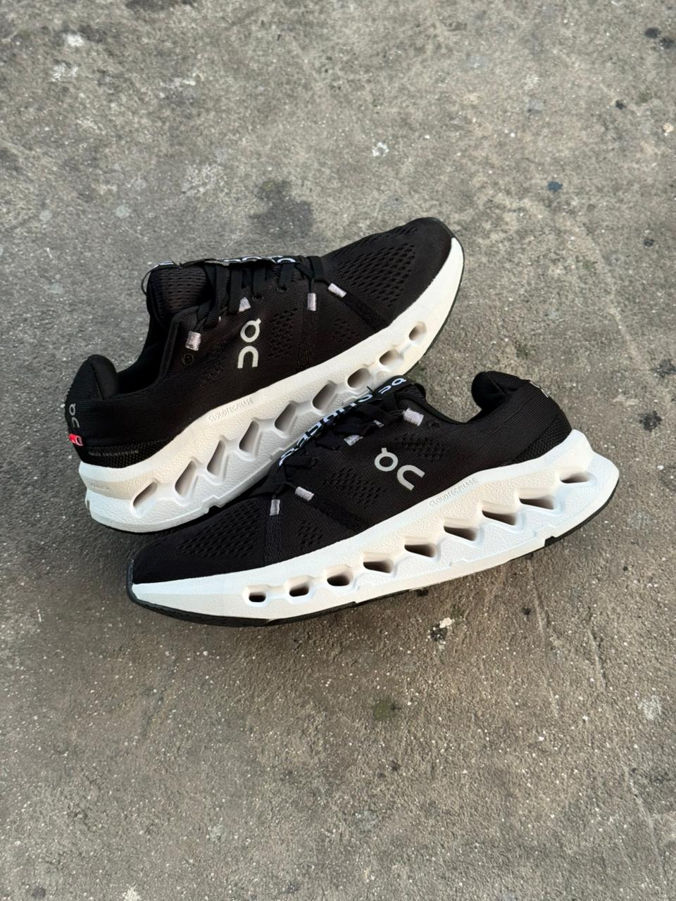 ON CLOUD SURFEL 7 NEGRO BLANCO