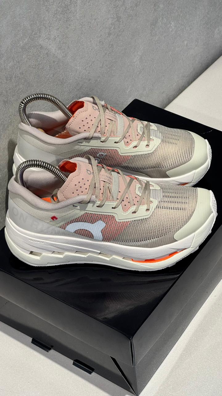 ON RUNNING BEIGE NARANJA