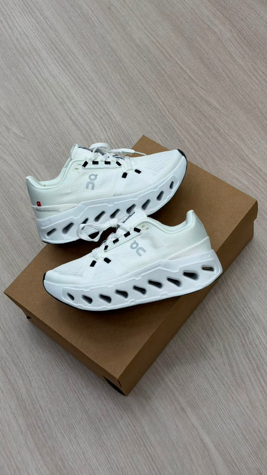 ON CLOUD BLANCO GRIS