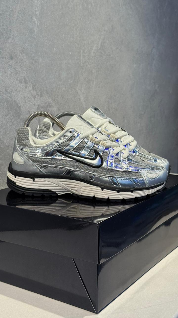 NIKE P6000 PLATEADO