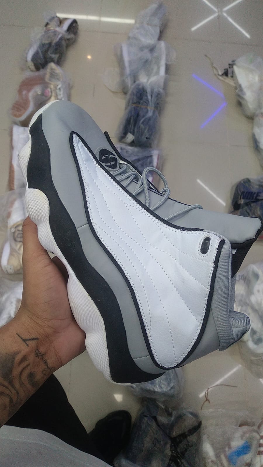 RETRO 14 BLANCO GRIS PROMO MASTER
