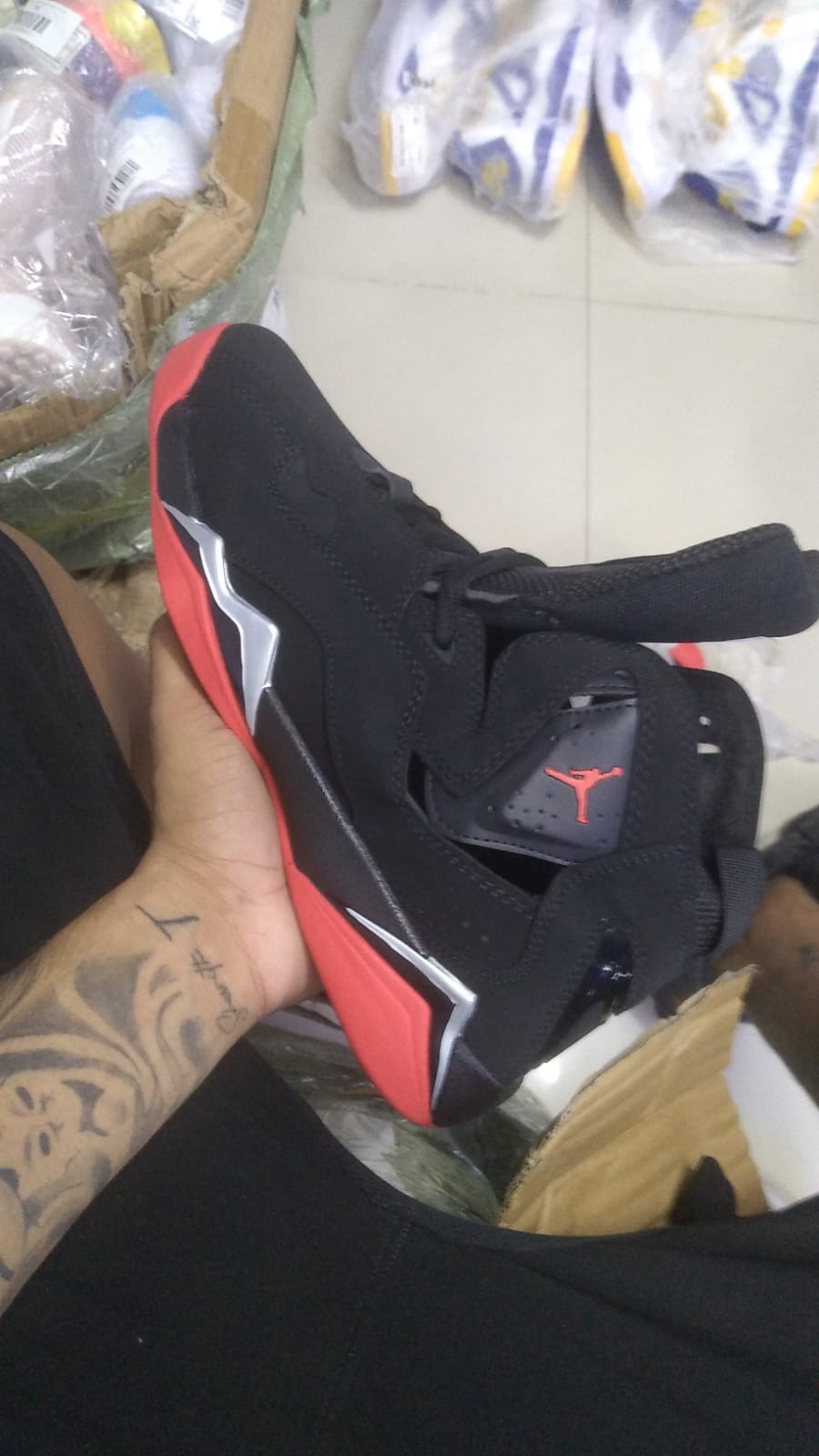 RETRO 6 NEGRA ROJA PROMO MASTER