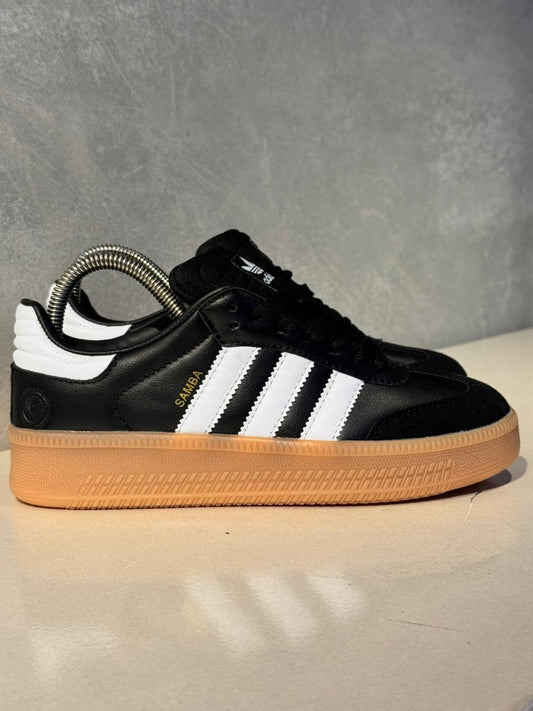 SAMBA PLATAFOMA NEGRO BLANCO