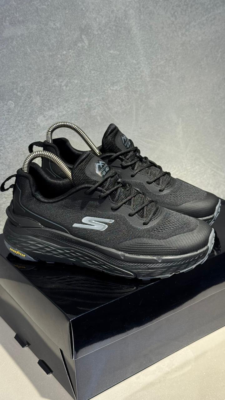 SKETCHERS GYEAR NEGRO