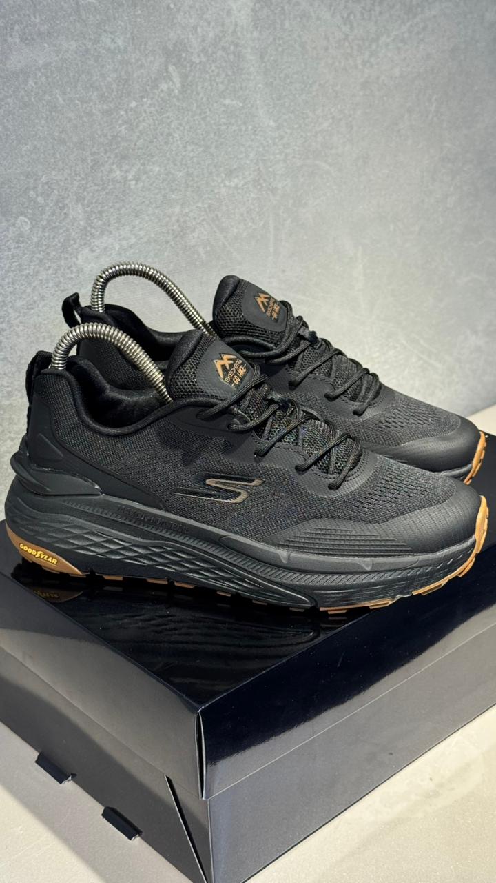 SKETCHERS GYEAR NEGRO CAFE