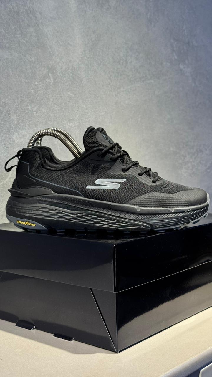 SKETCHERS GYEAR NEGRO