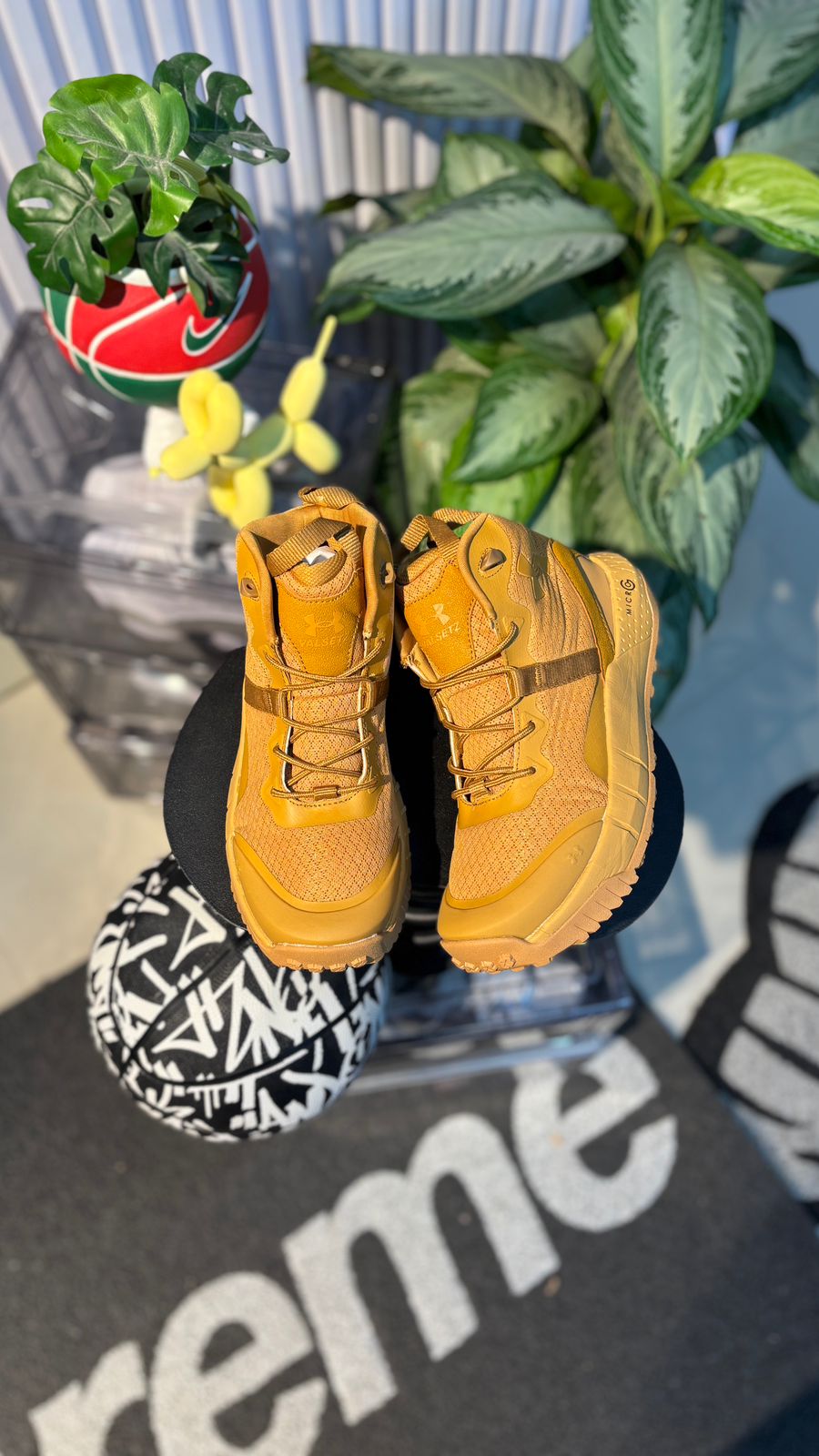 UNDER ARMOUR BOTA CARAMELO