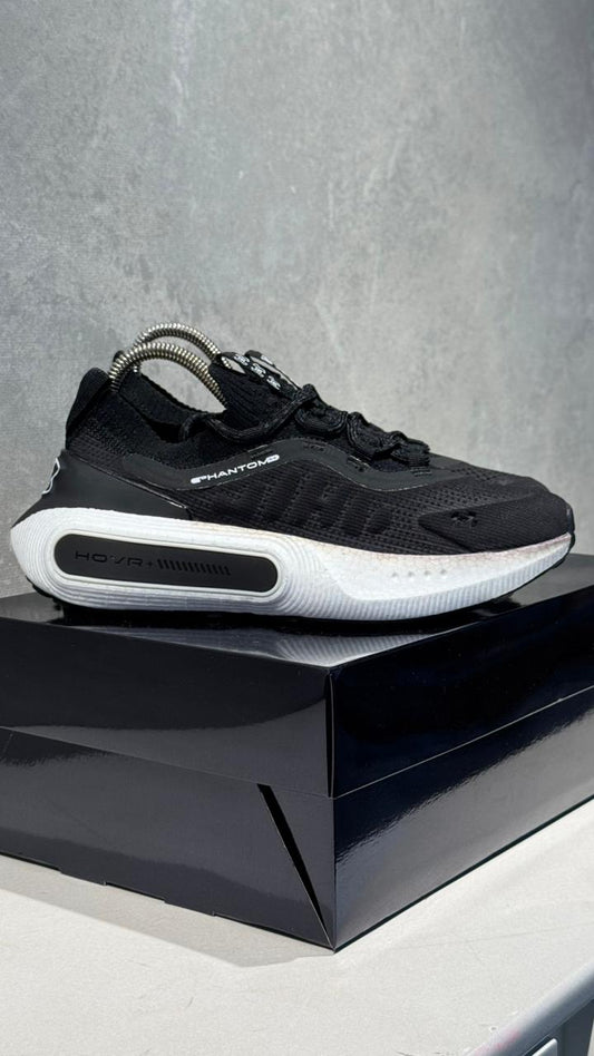 UNDER AMOUR PHANTOM NEGRO BLANCO